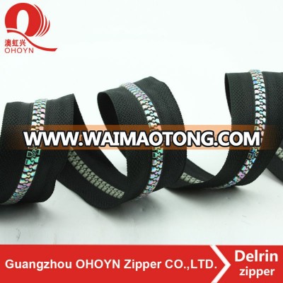 Durable in use NO.5 derlin zipper black color tape plastic zipper with rainbow color teeth